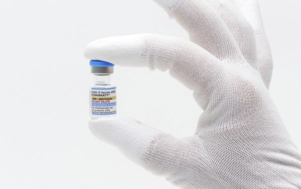 FDA aprueba vacuna actualizada contra COVID