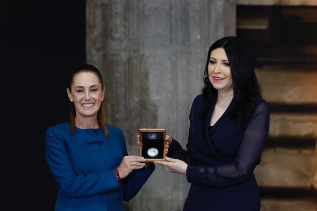 Destaca Sheinbaum la “estabilidad económica” del Banco de México en su centenario