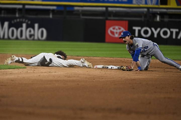 Deadspin | Royals, still in wild-card hunt, seek turnaround vs. White Sox