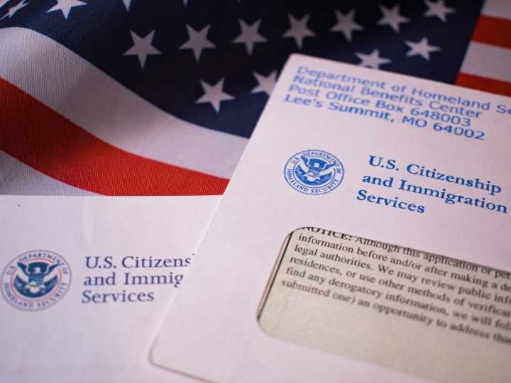 ¿Sabes cómo verificar tu estatus en USCIS en 2025? Guía esencial para migrantes en New York y todo EE.UU.