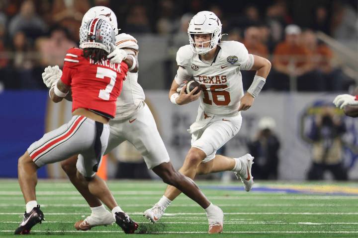 College football Week 1 best bets from Las Vegas handicappers, oddsmakers