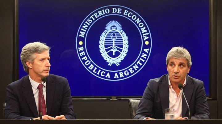 Para contener la suba del tipo de cambio, el Banco Central duplicó sus ventas de dólar futuro en julio