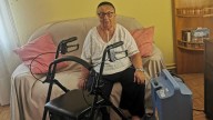 Una madre con respirador y andador, encerrada en su casa de La Baña por los incendios