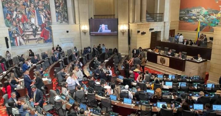 Congresista que no llegue a las plenarias de la Cámara, se le descontará el día