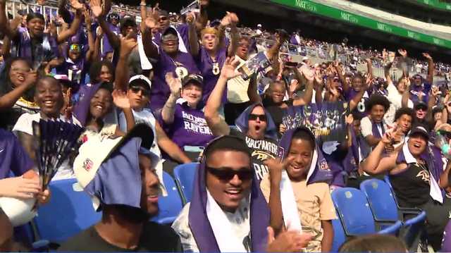 Ravens fans pack The Bank for Sunday practice