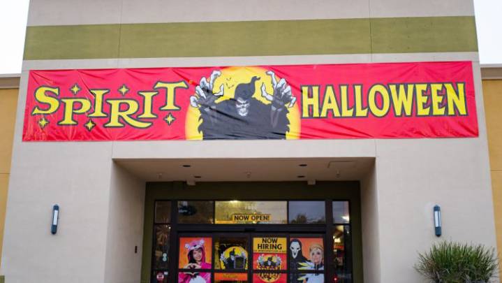 Where to find Spirit Halloween stores in Baton Rouge for 2025