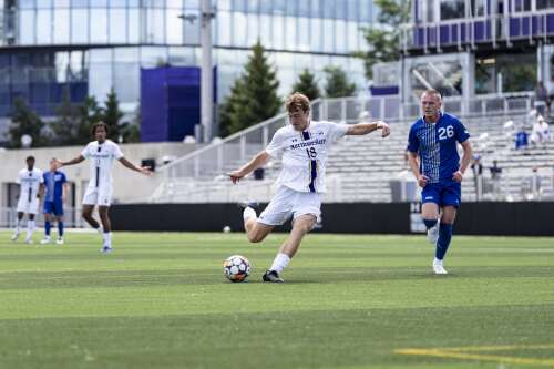 Naperville’s O’Reilly shows off a big leg at Northwestern