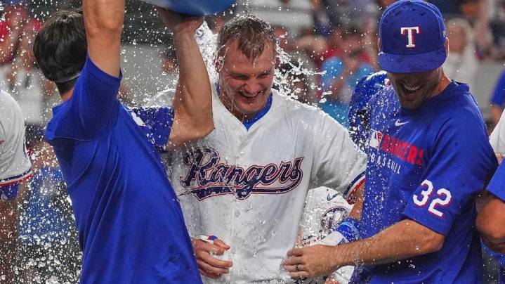 Rangers beat Yankees 8-5 in 10th inning