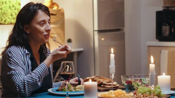 Cuál es la peor hora para comer y por qué puede afectar a la salud mental, según la psicología