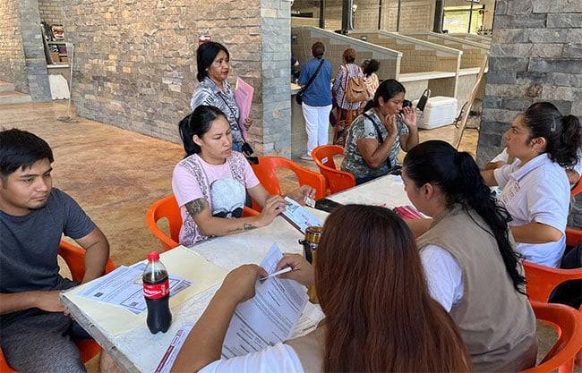 Entregan 145 tarjetas rezagadas del programa Rita Cetina en Acuña, Piedras Negras y Allende