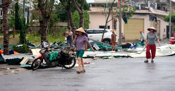 Al menos tres muertos, 10 heridos y unas 10.000 casas dañadas en Vietnam por tifón 'Kajiki'