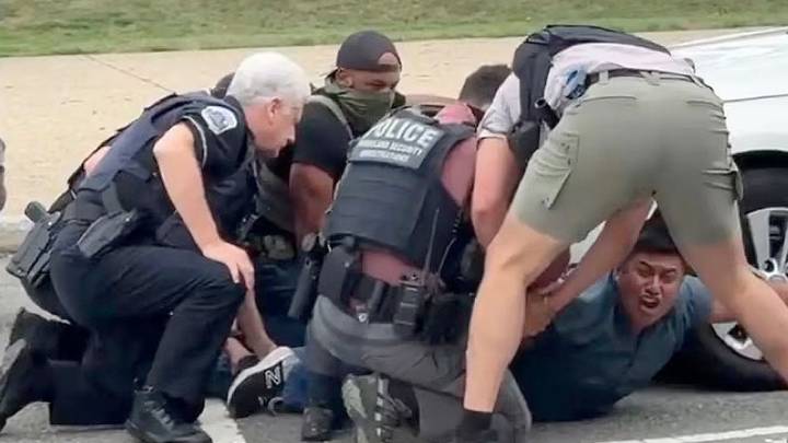 '¡Por favor! ¡No soy un delincuente!': el desgarrador grito de un mexicano sometido por ICE