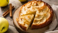 Sin harina ni azúcar: cómo hacer torta de manzana húmeda, saludable y sin gluten