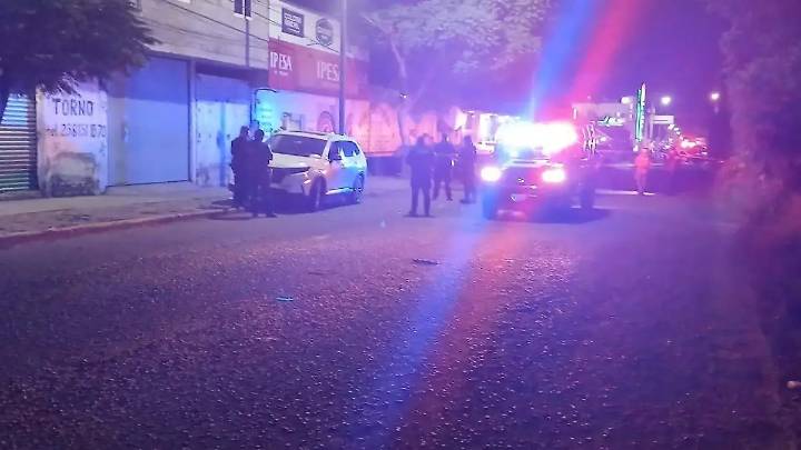 Balean a hombre al interior de su camioneta de lujo en Tehuacán, pero sobrevive