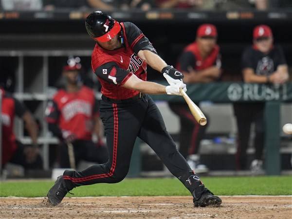 Santana drives in 4, Kayfus knocks in 3 to lead Guardians past White Sox 9