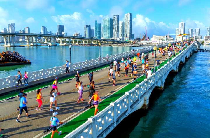 Una carrera codiciada: registro para el Life Time Miami Marathon rompe récords