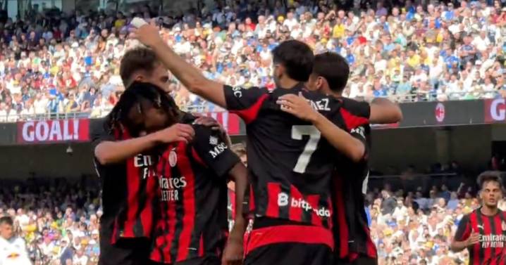 ¡Regresó! Santiago Giménez anota un golazo con el Milan en la pretemporada ante el Leeds