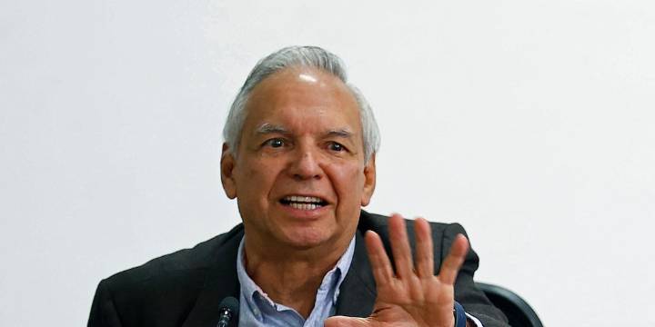 Exministro Ricardo Bonilla compareció ante la Fiscalía por escándalo de la Ungrd y entregó su pasaporte