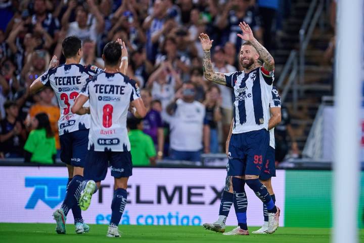 Rayados lidera el Apertura 2025 y visita al Puebla en duelo de contrastes
