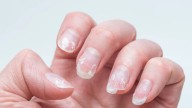 Adiós uñas escamadas: cómo recuperar su aspecto saludable tras las manicuras del verano