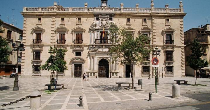 A juicio por quedarse con el dinero de una promoción de viviendas que no construyó en Albolote