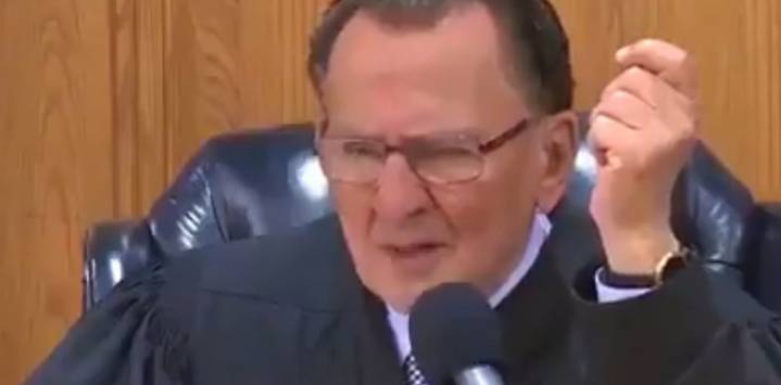 "Recuérdenme, por favor": murió Frank Caprio, el juez estadounidense conocido como el "más amable del mundo"