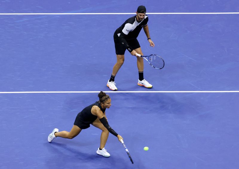 Tennis-Errani, Vavassori fight back to retain US Open mixed doubles crown