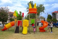 Entrega Valenciano módulos de juegos infantiles en Vencedores y Las Huertas como parte del Presupuesto Participativo