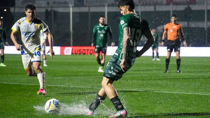El partido entre Sarmiento y Rosario Central fue suspendido por una lluvia torrencial