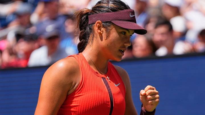 2021 US Open champion Emma Raducanu wins a match in New York for the 1st time since her title