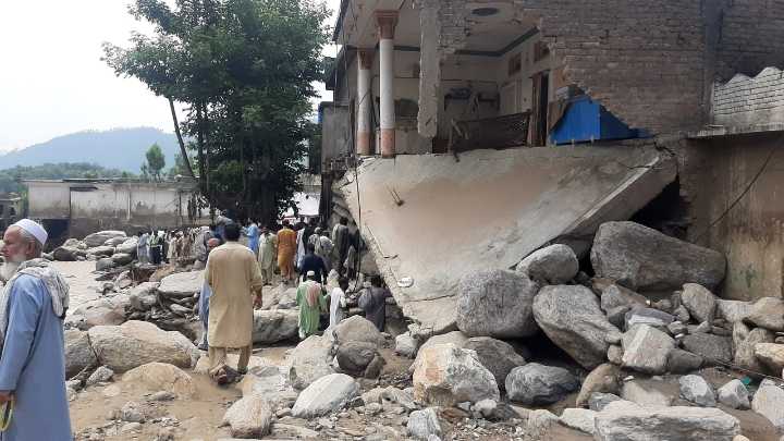 La cifra de muertos en Pakistán asciende a 350 tras las lluvias del monzón