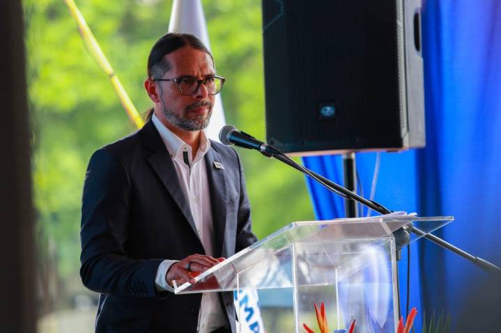 Trabajadores del Minci reciben homenaje por años de servicio