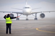 Los controladores aéreos levantaron el paro del jueves, pero ratificaron el del sábado