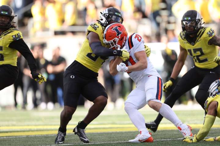Jerry Mixon ready to step up as Oregon's third inside linebacker in 2025