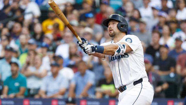 Cal Raleigh hits 50th homer, joining Mickey Mantle as switch