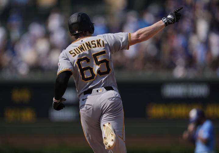 Chicago-area native Jack Suwinski propels Pirates past Cubs with 9th