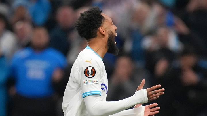 Aubameyang scores 2 as Marseille moves on from players' locker room fight with big win over Paris FC