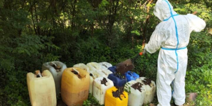 Autoridades federales y estatales localizaron y eliminaron los sitios con sustancias empleadas en la fabricación de drogas sintéticas en Culiacán y Badiraguato
