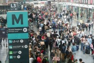 Saturan el AICM tras cancelación de vuelos