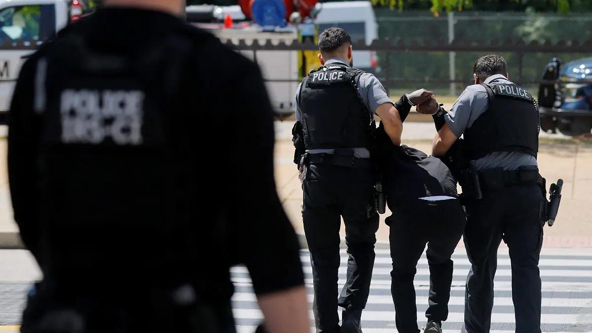 Demócratas condenan el arresto migratorio de dos bomberos que apagaban fuego en Washington