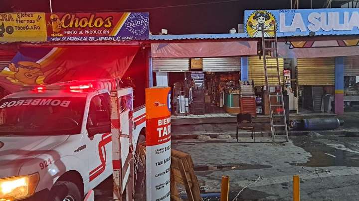 Freidora encendida provoca incendio en Mercado Abastos de Gómez Palacio