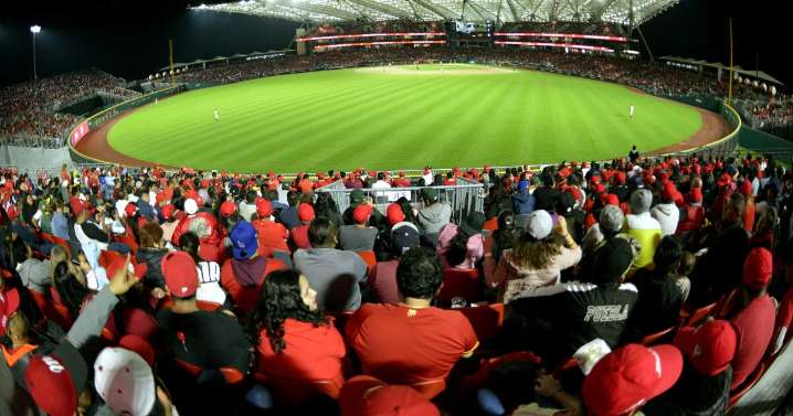 Niño en terapia intensiva por pelotazo en juego de los Diablos Rojos