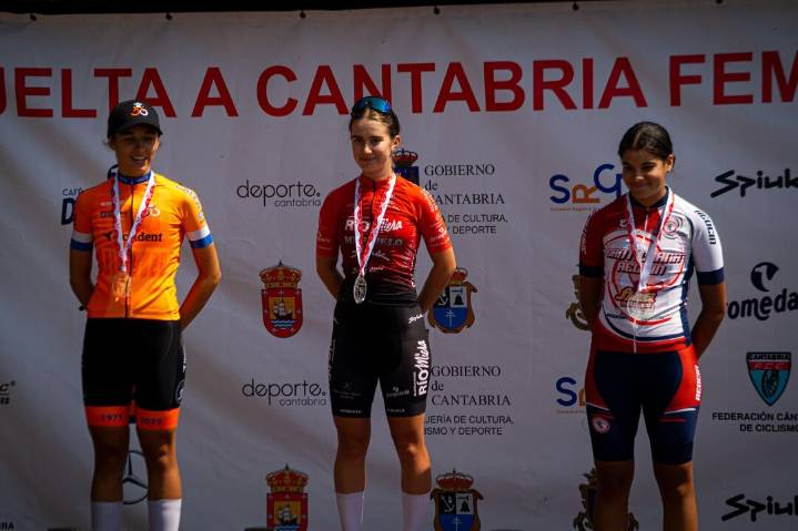 De la Roca y Spikarova se llevan la Vuelta a Cantabria