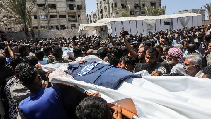 El doble rasero de Israel no tiene límites: ahora su Ejército dice que bombardeó el Hospital Nasser por una cámara colocada por Hamás