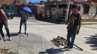 Continúa programa intensivo de bacheo en colonias de Parral