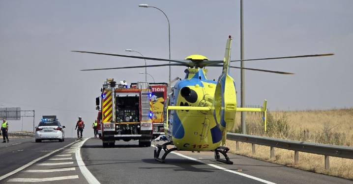 Una persona queda inconsciente tras un accidente entre dos camiones en la A