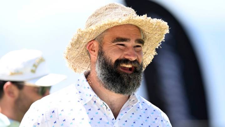 Jason Kelce Shows Off Muscles, Slimmed Down Body in Gym Pictures