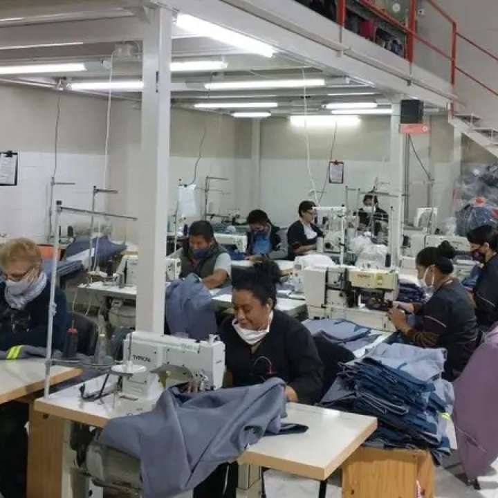 Textiles explotan contra Milei y preparan movilización a la Secretaría Pyme que cerró