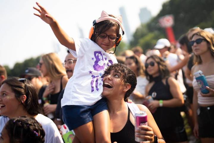 This Week In Photos: Lollapalooza Rocks Chicago, Sausage Queen Says Goodbye And More