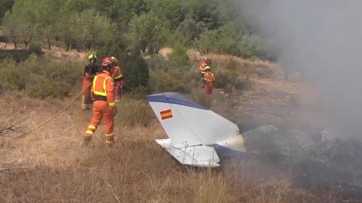 Mueren dos personas al estrellarse una avioneta en Requena, Valencia